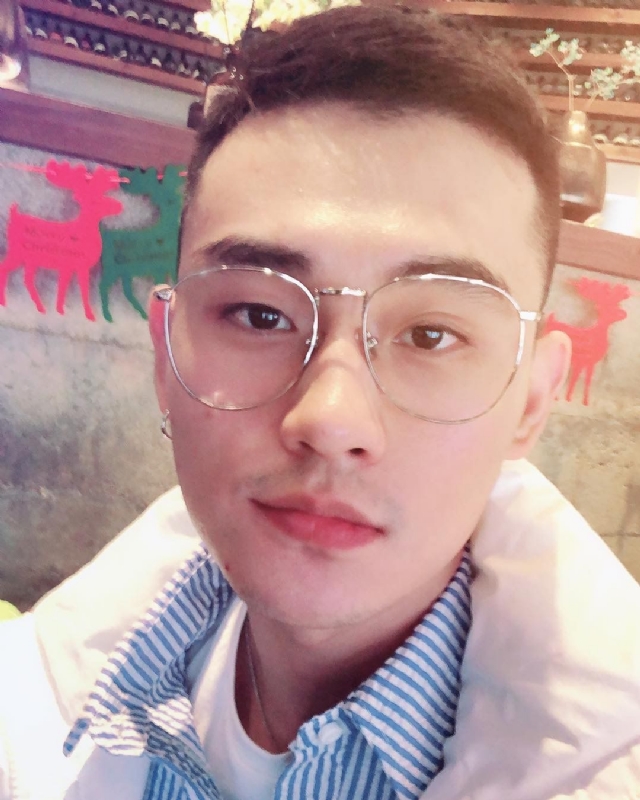 胡强很孤单的第一张照片--河南认干亲服务网