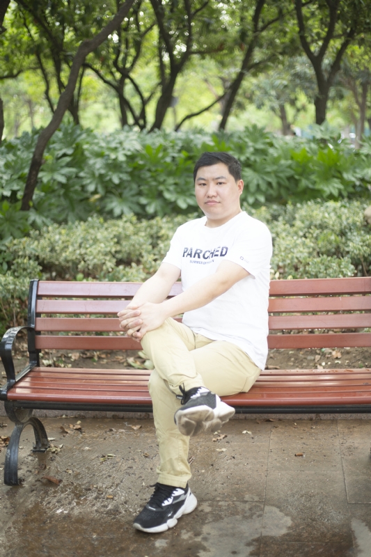 抱着鱼睡觉的猫的第一张照片--河南认干亲服务网